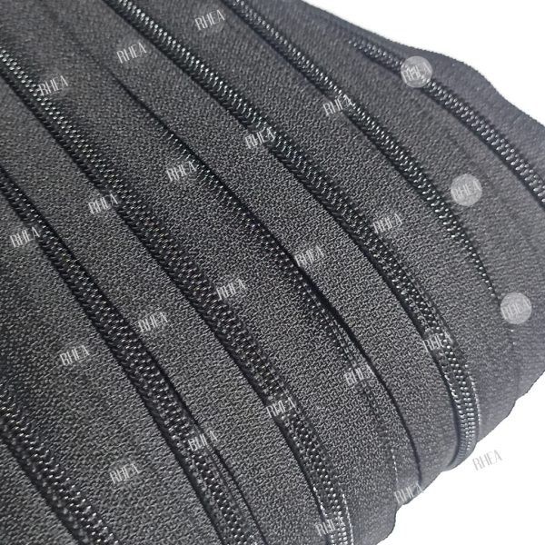 Resleting hitam YKK meteran no 5